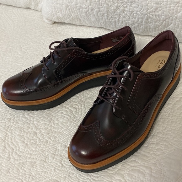 Ladies’ Oxfords by Clarks - Picture 5 of 14